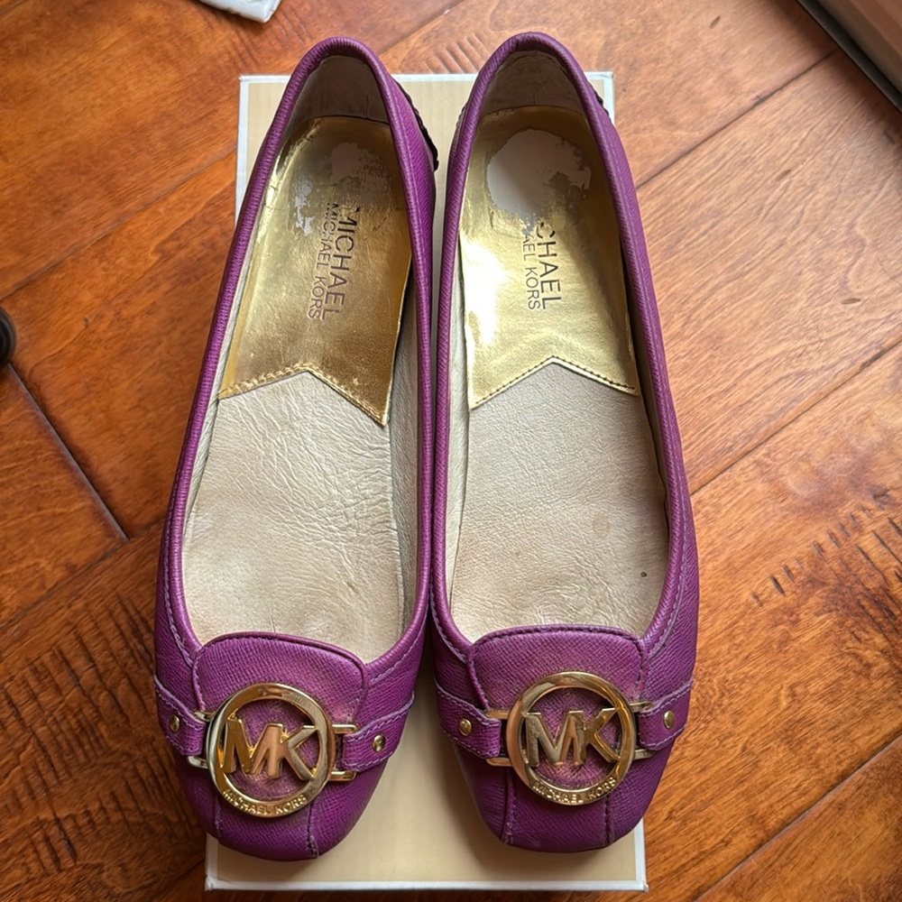 Size 7 Michael Kors Fulton leather flats. Color pomegranate. Used.